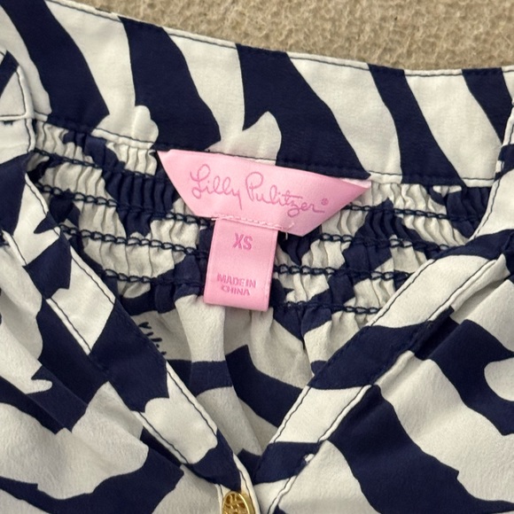 Lilly Pulitzer Silk Elsa Bird Motif Top Blouse Blue White Women XS Gold Buttons - Picture 3 of 8